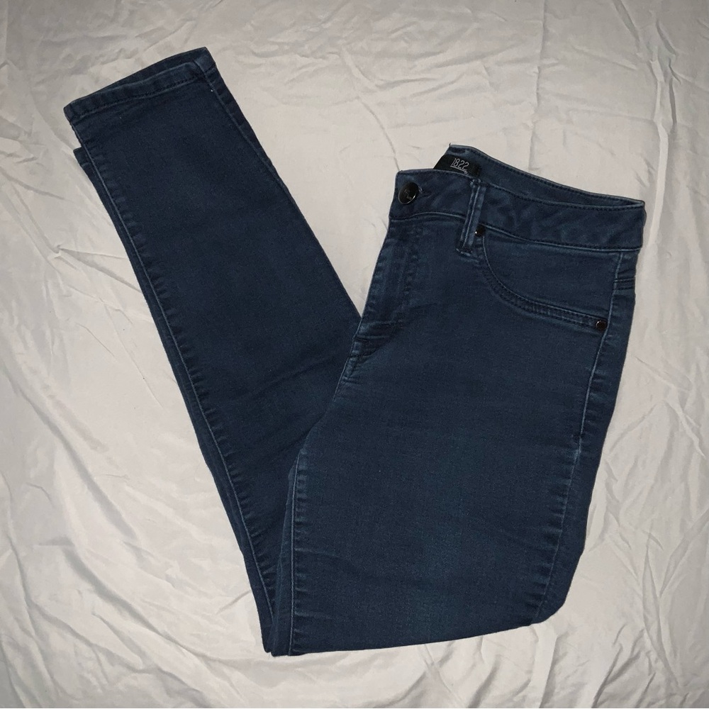 Stretchy dark blue ankle jeans